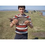 Динар Ахмадышин, лещ 2,3 кг, залив Камы, пойман на червя, 11.05.2010